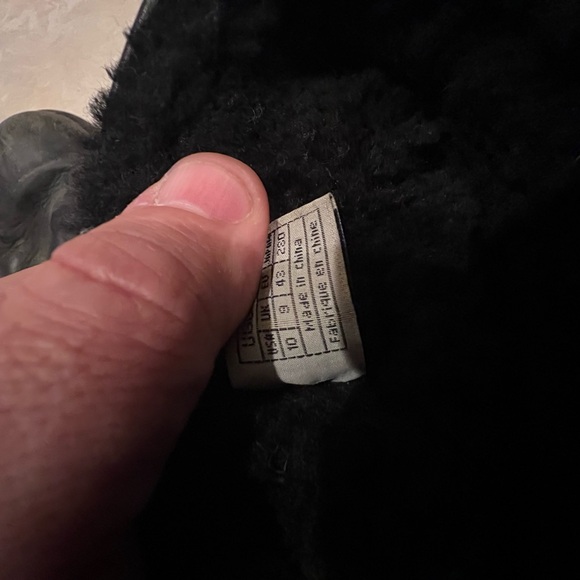 UGG Black Men's Boots - Picture 10 of 10